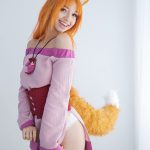 Spice and Wolf teen cosplay girl in Holo costume